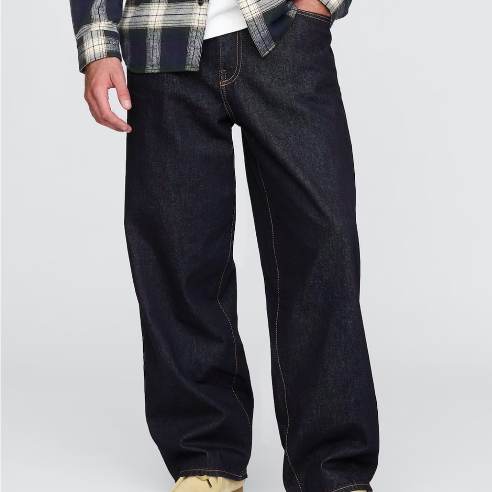 GAP Black Relaxed Jeans for Timeless Comfort
